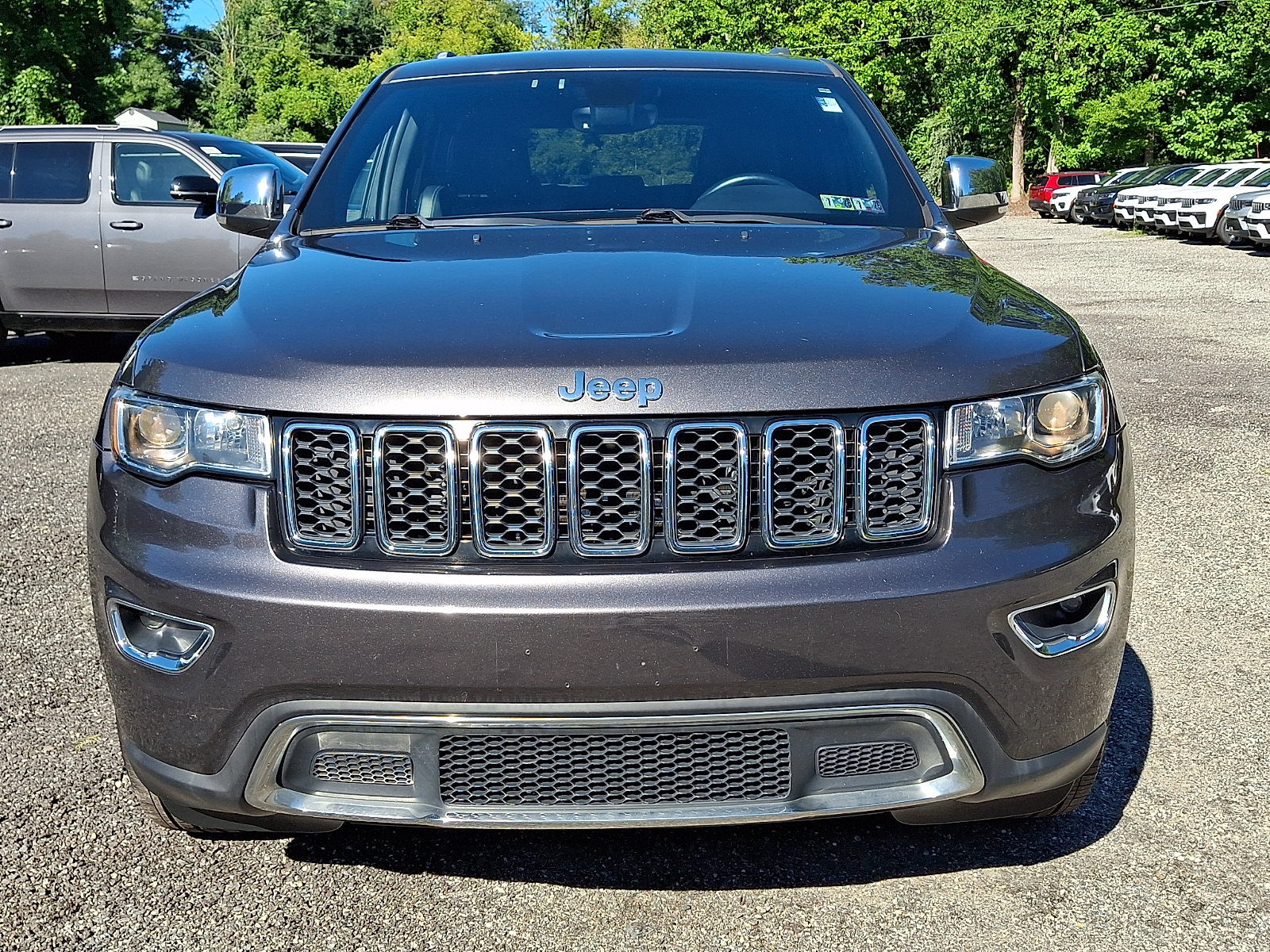 Used 2017 Jeep Grand Cherokee Limited AWD/4WD image 2