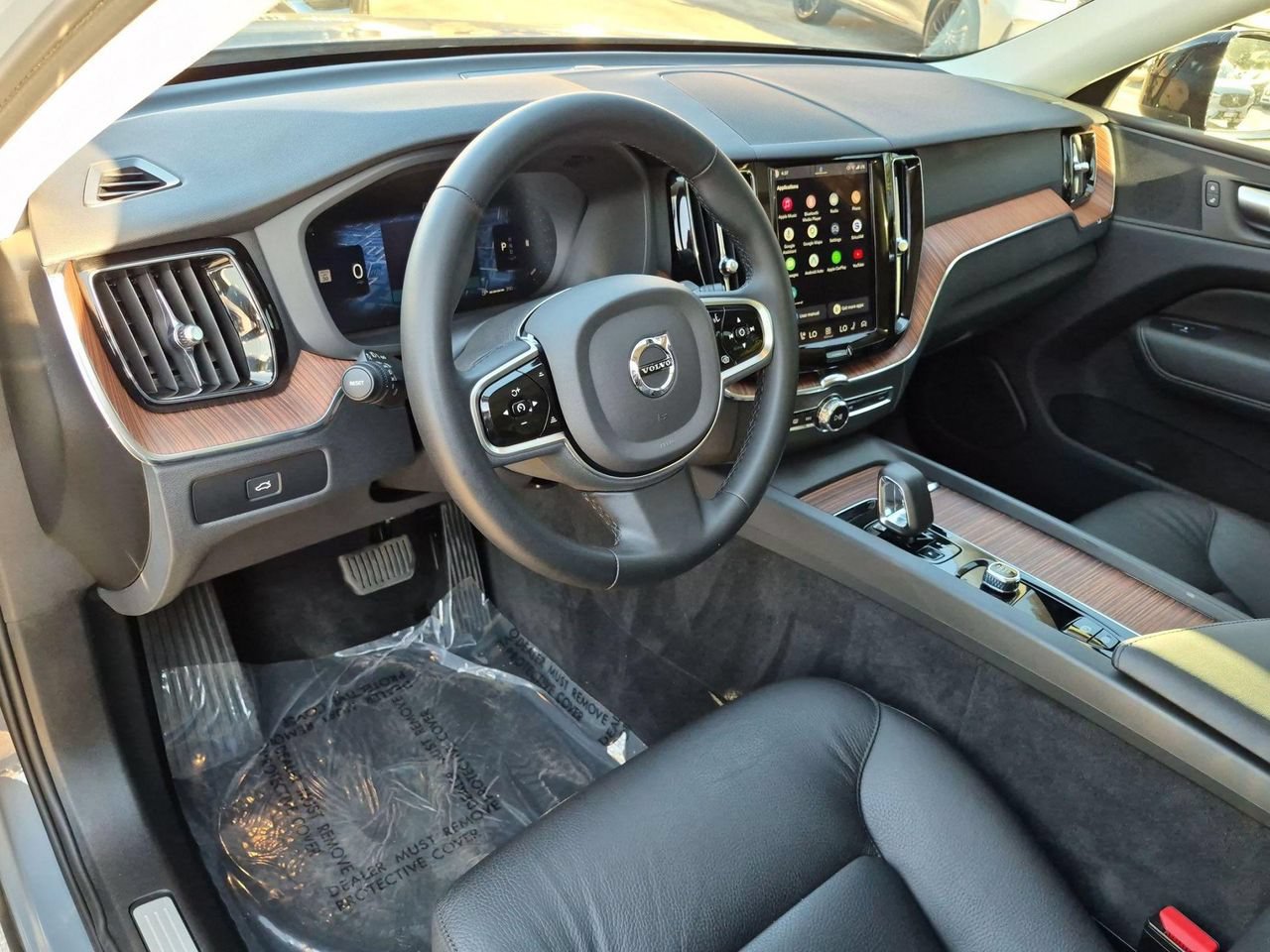 Certified 2024 Volvo XC60 B5 Plus w/ Protection Package Premier AWD/4WD image 12