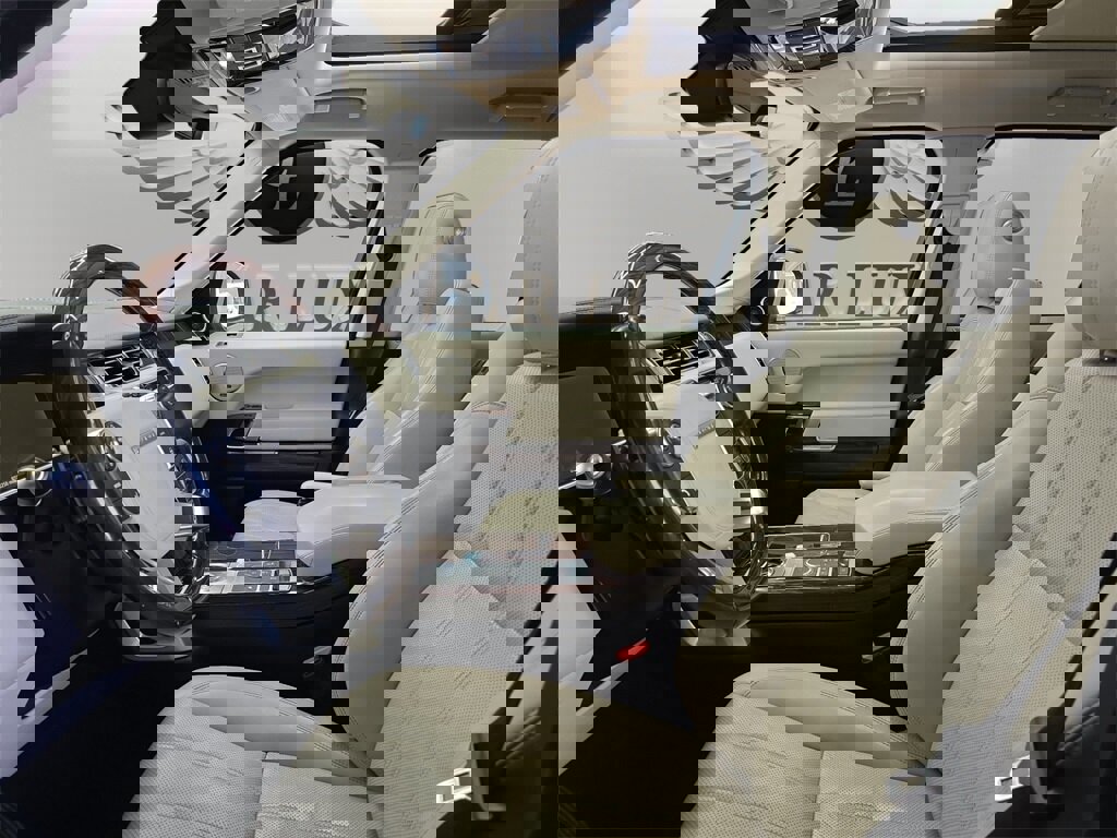 Used 2017 Land Rover Range Rover HSE image 9