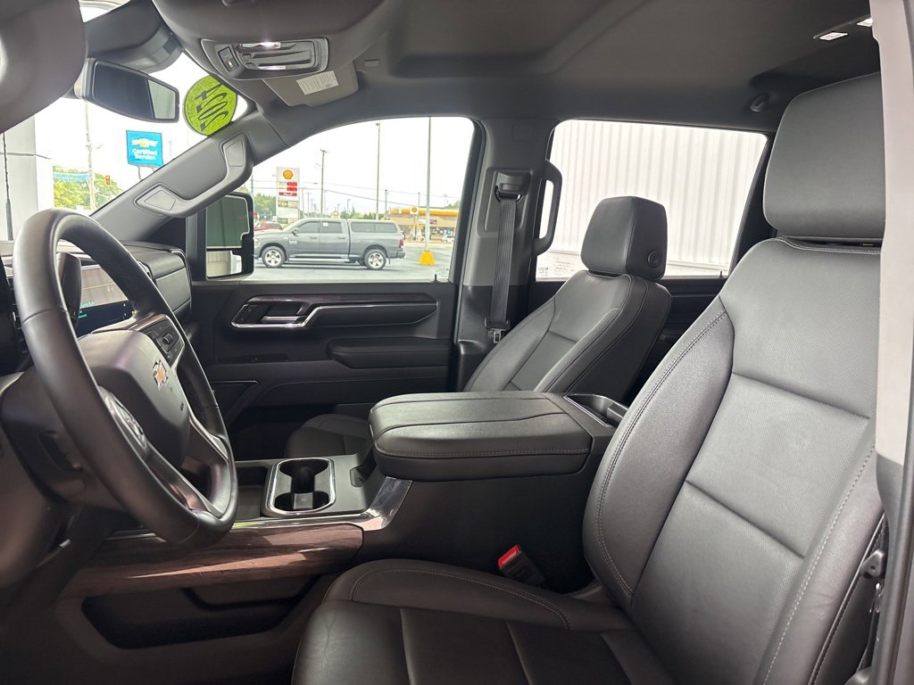 Used 2024 Chevrolet Silverado 2500 LTZ w/ LTZ Convenience Package image 8