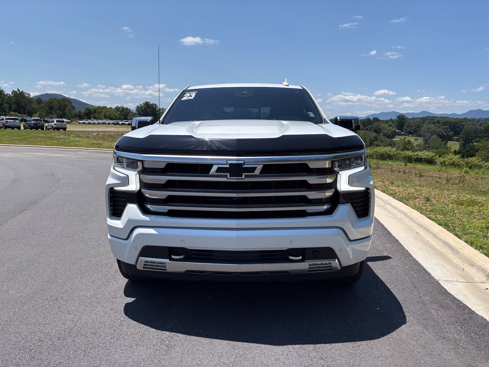 Used 2023 Chevrolet Silverado 1500 High Country w/ High Country Premium Package AWD/4WD image 2