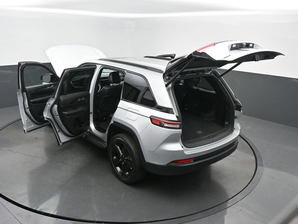 Used 2024 Jeep Grand Cherokee Altitude AWD/4WD image 72