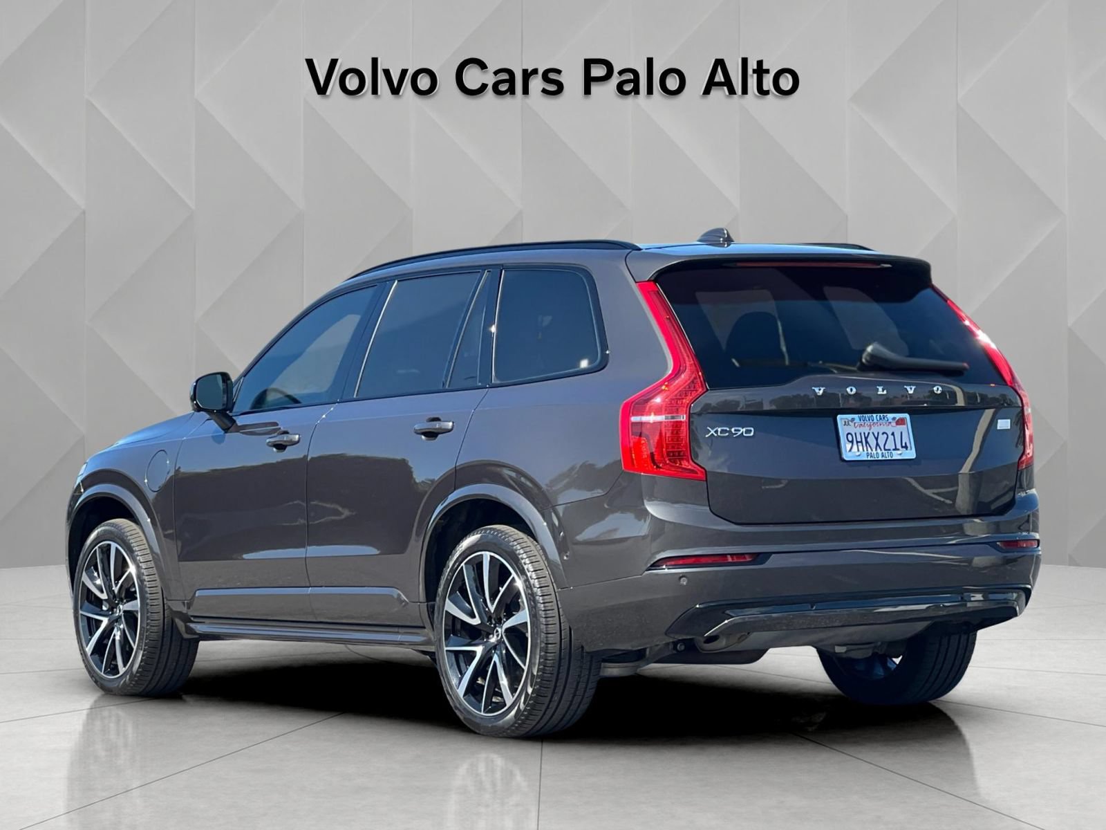 Certified 2023 Volvo XC90 T8 Ultimate w/ Lounge Package AWD/4WD image 9