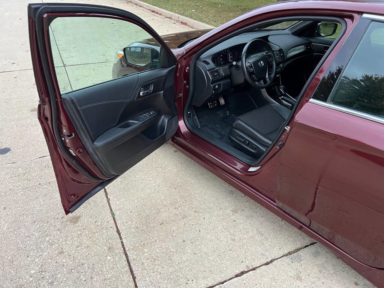 Used 2016 Honda Accord Sport image 20