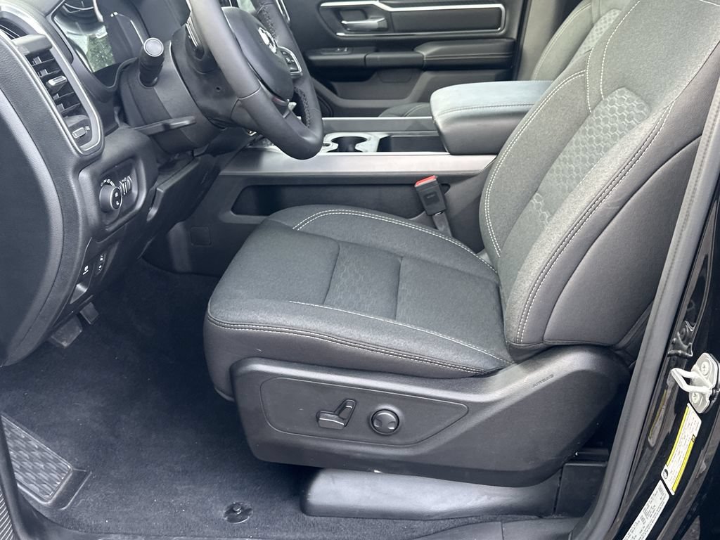 Used 2025 RAM 1500 Big Horn AWD/4WD image 9