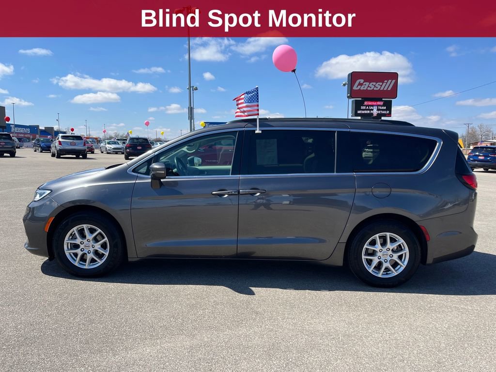 Used 2022 Chrysler Pacifica Touring-L image 2