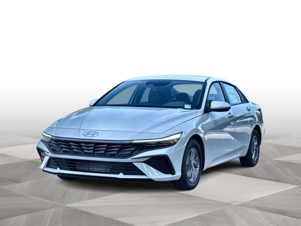 New 2026 Hyundai Elantra SE FWD image 4