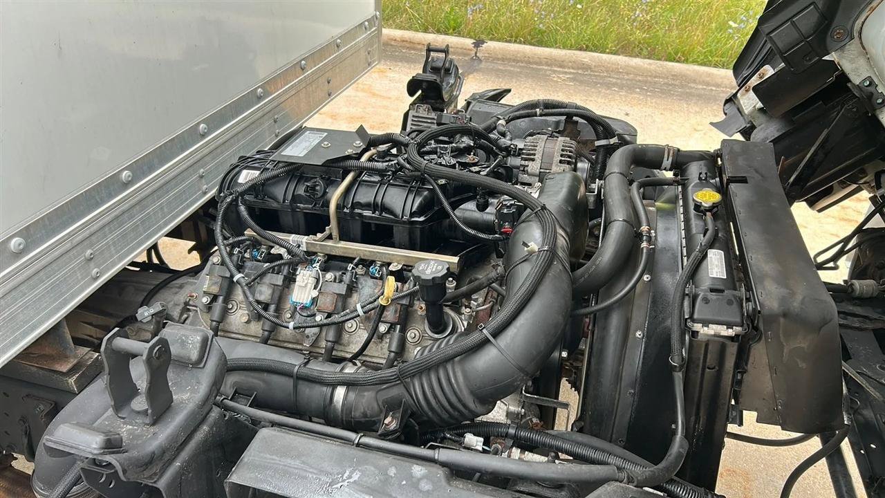 Used 2018 Isuzu NPR RWD image 24