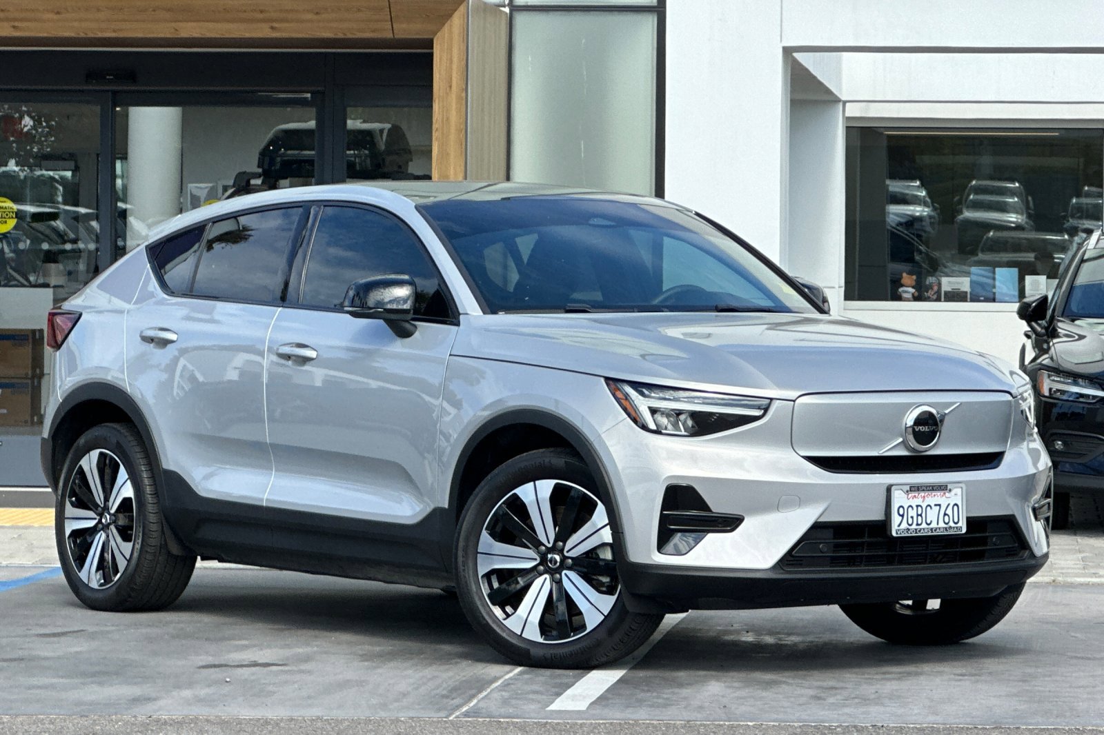 Certified 2023 Volvo C40 Recharge Core image 2