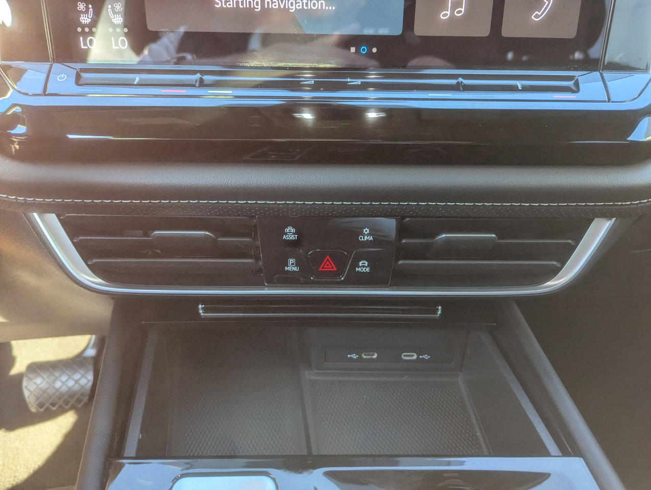 Used 2024 Volkswagen Atlas SE image 22