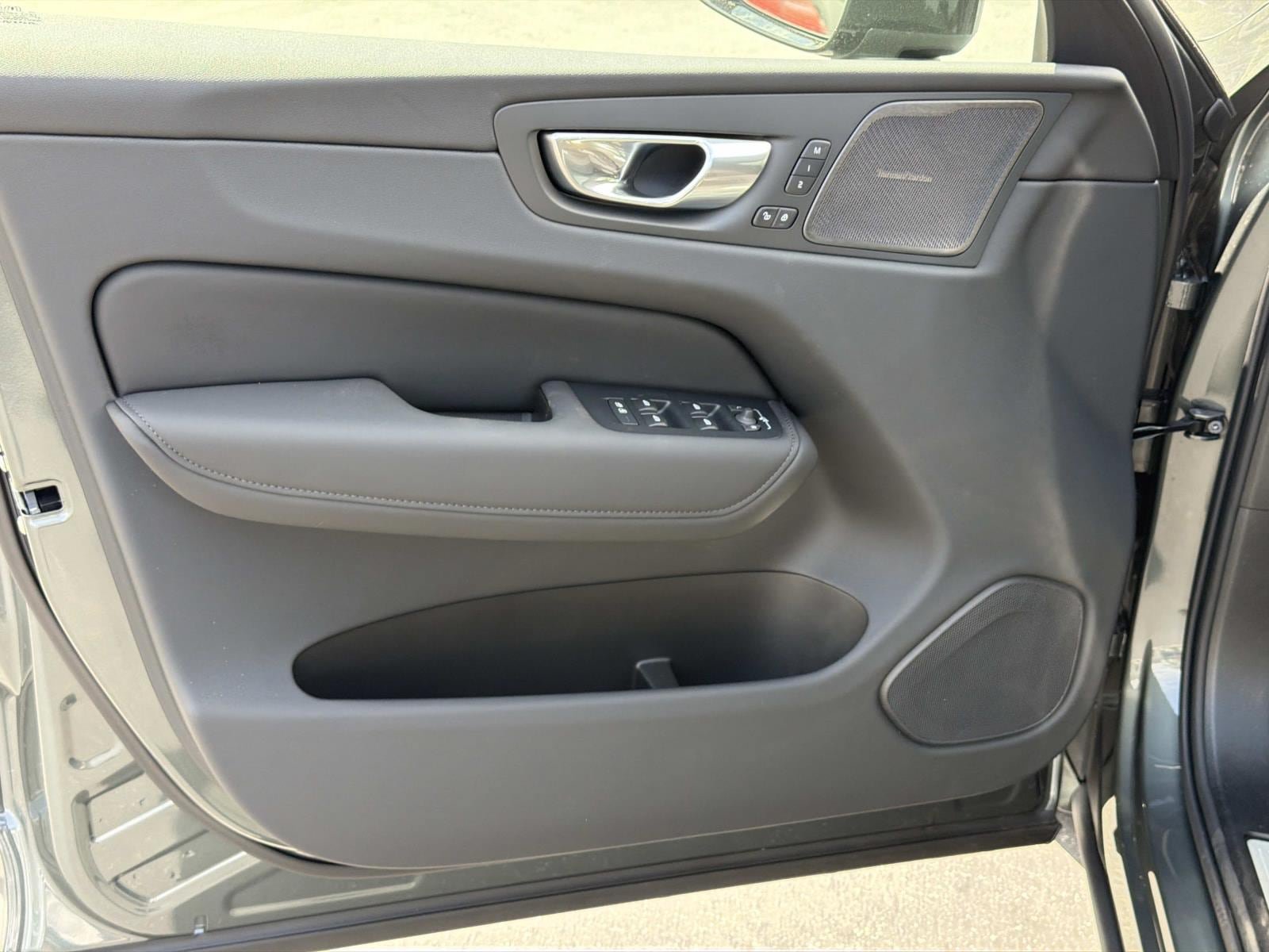 New 2027 Volvo XC60 B5 Ultra AWD/4WD image 11