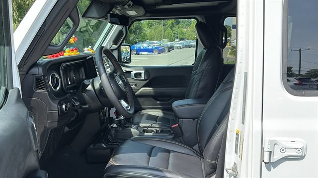 Used 2024 Jeep Wrangler Unlimited Sahara w/ Technology Group AWD/4WD image 9