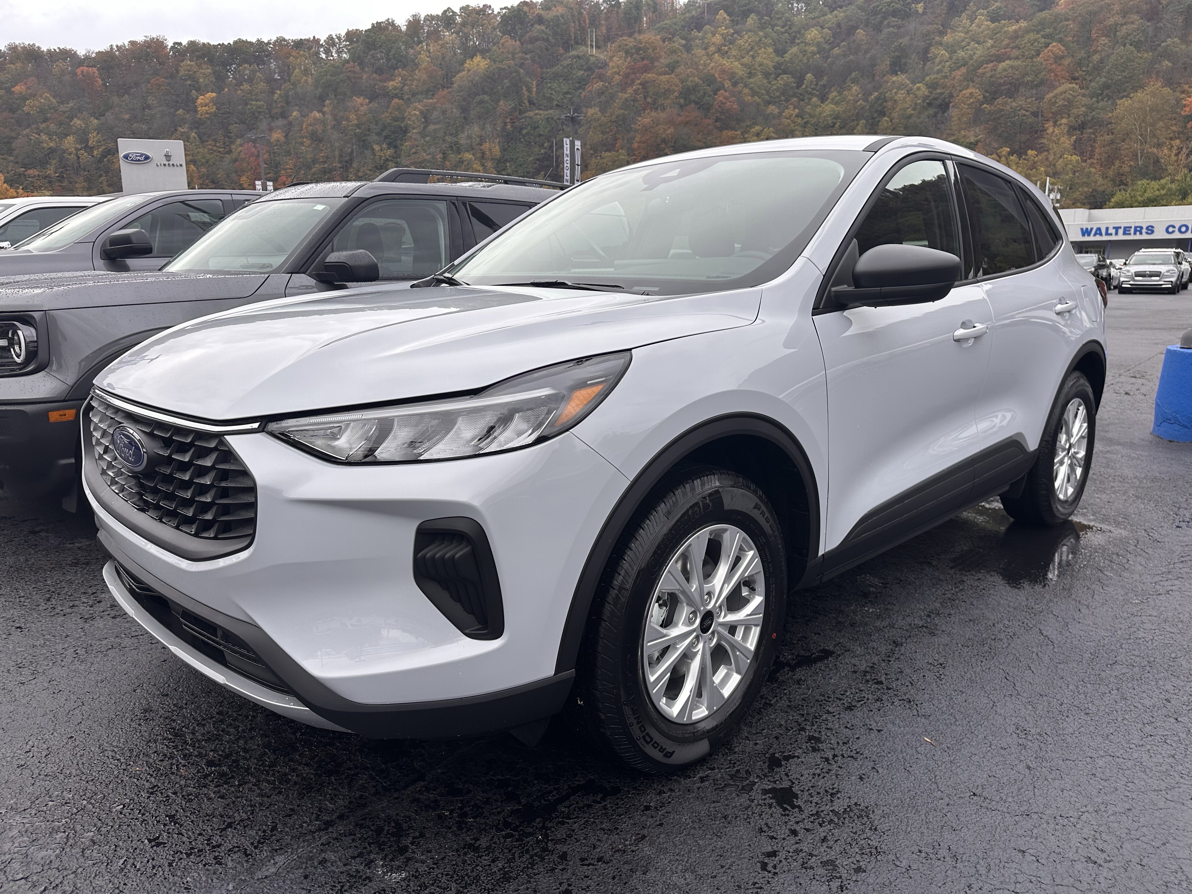 New 2026 Ford Escape Active w/ Tech Pack #1 AWD/4WD image 3