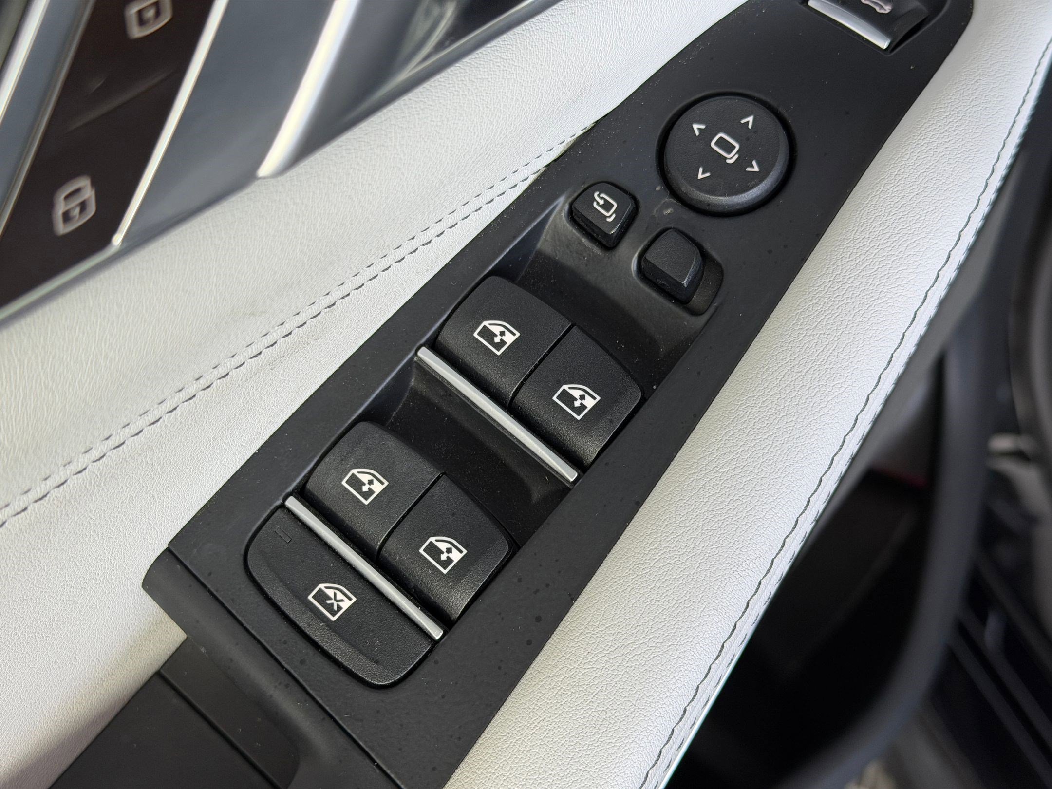 Used 2024 BMW X5 sDrive40i w/ M Sport Package RWD image 24