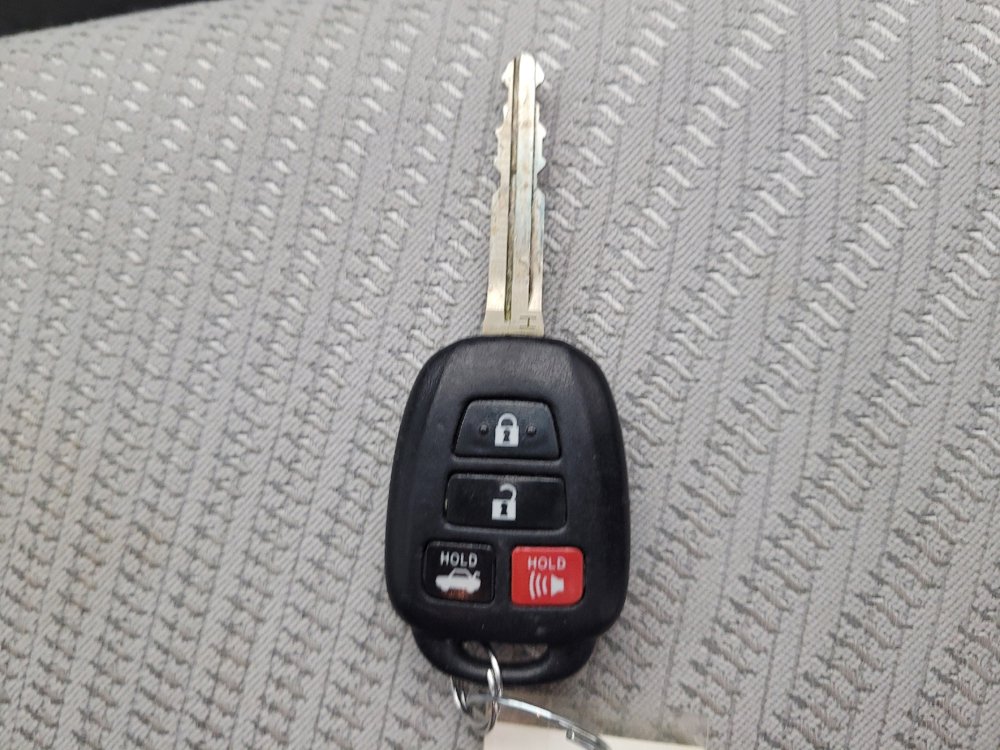 Used 2015 Toyota Camry LE image 32