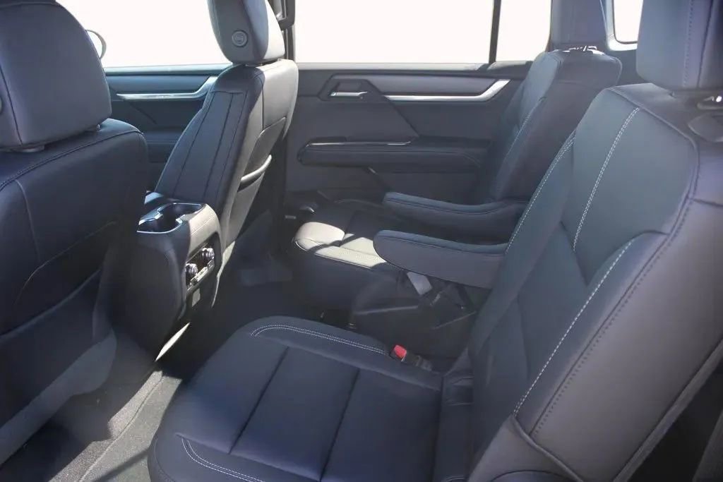 New 2025 GMC Acadia Elevation w/ Elevation Premium Package image 21
