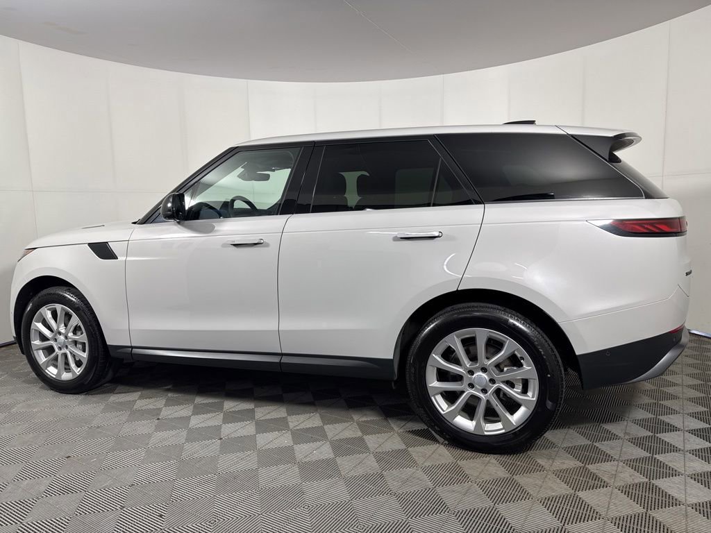 Used 2025 Land Rover Range Rover Sport SE AWD/4WD image 3