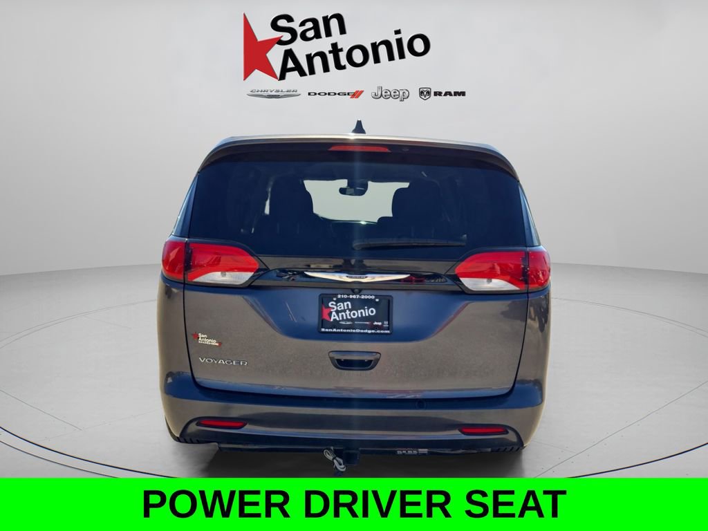 Used 2023 Chrysler Voyager LX image 7
