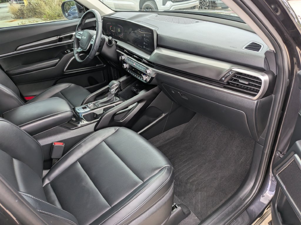Certified 2025 Kia Telluride LX FWD image 13