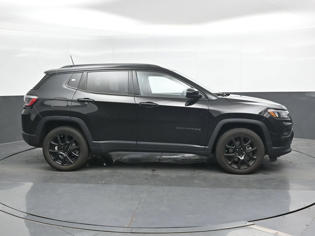 Used 2022 Jeep Compass Latitude w/ Convenience Group AWD/4WD image 4