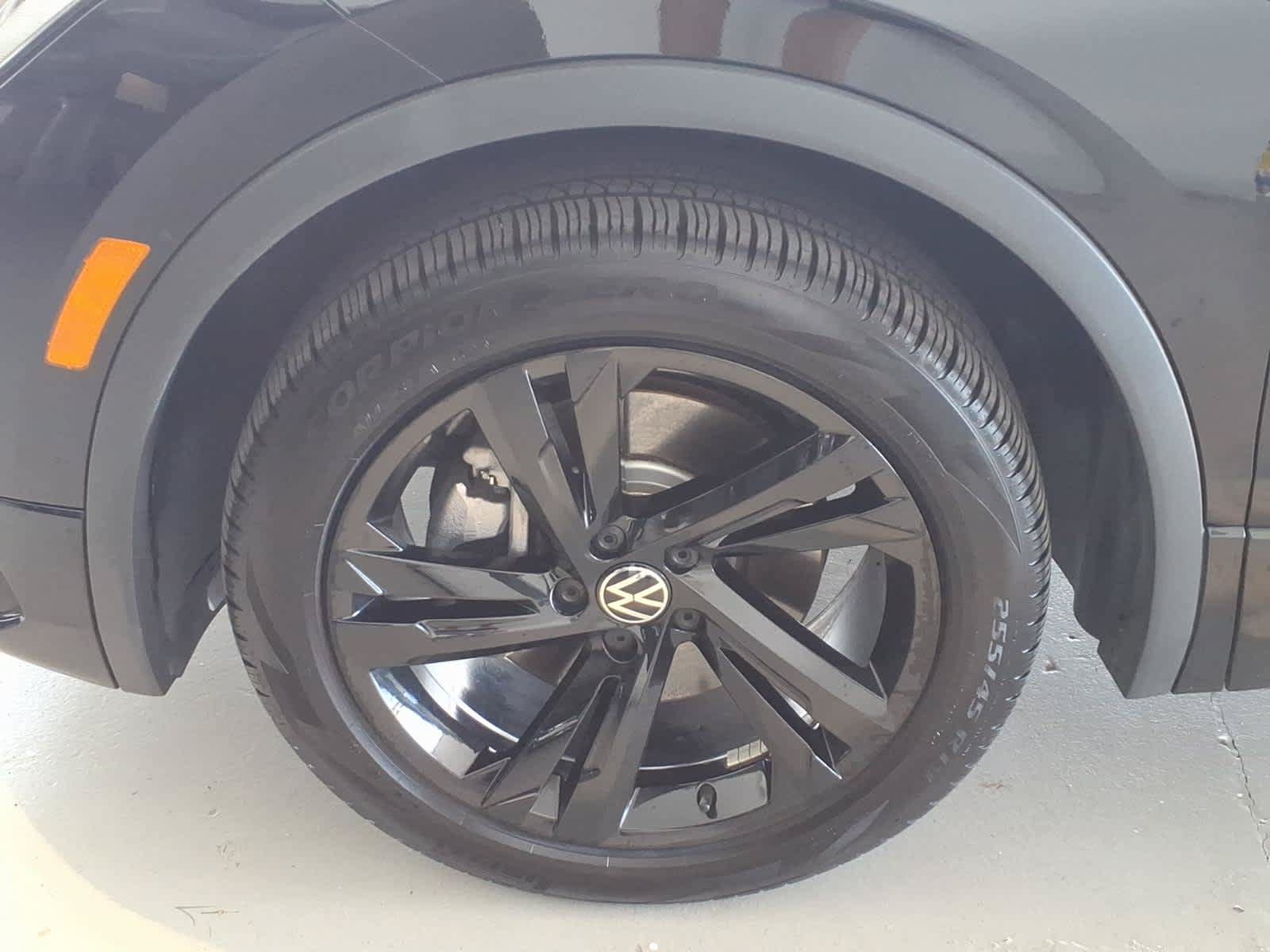 Used 2023 Volkswagen Tiguan SE R-Line AWD/4WD image 8