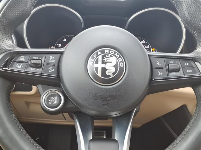 Used 2023 Alfa Romeo Stelvio Ti Lusso w/ Quick Order Package 22X Lusso AWD/4WD image 9