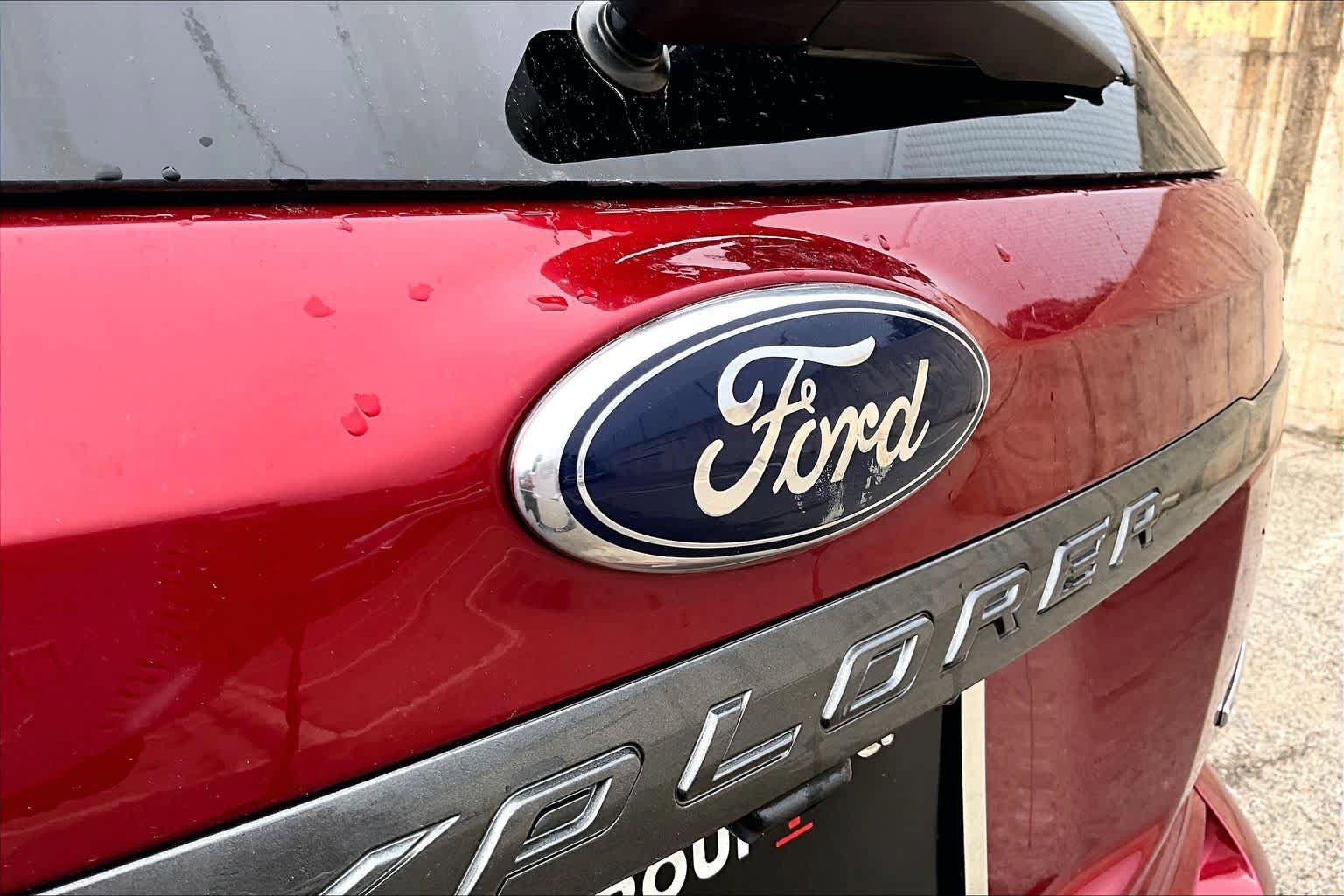 Used 2015 Ford Explorer XLT w/ Equipment Group 202A FWD image 31