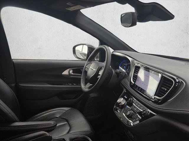 Used 2022 Chrysler Pacifica Touring-L w/ Uconnect Theater Family Group FWD image 10