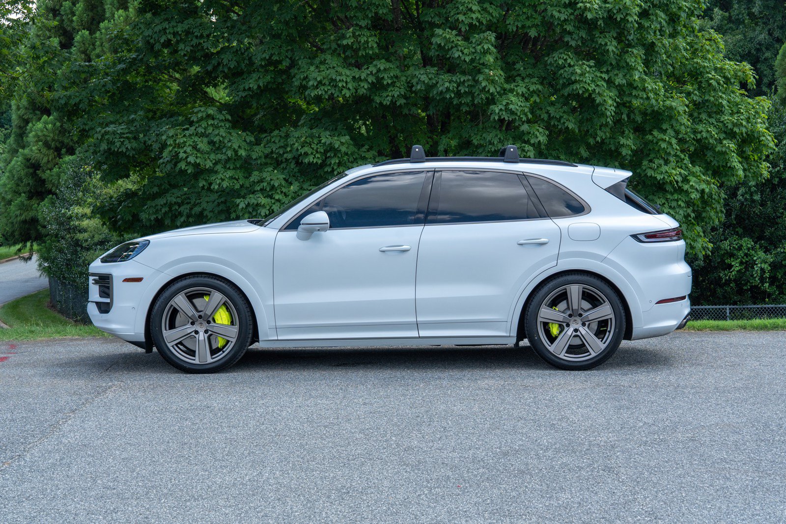 Certified 2025 Porsche Cayenne Turbo AWD/4WD image 2