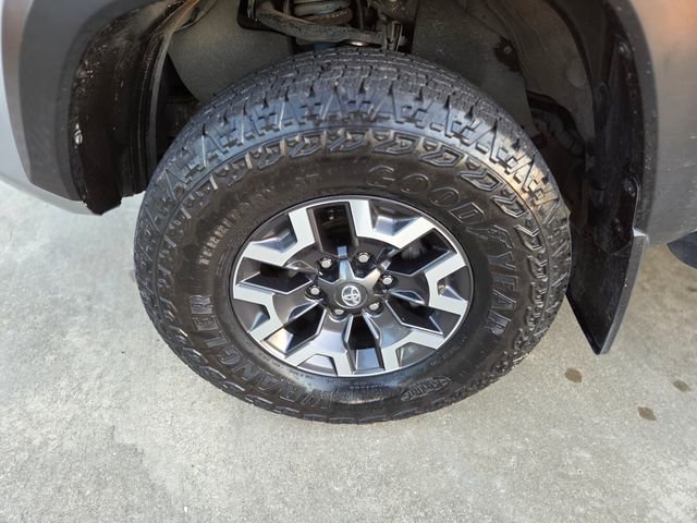 Used 2022 Toyota Tacoma TRD Off-Road image 11