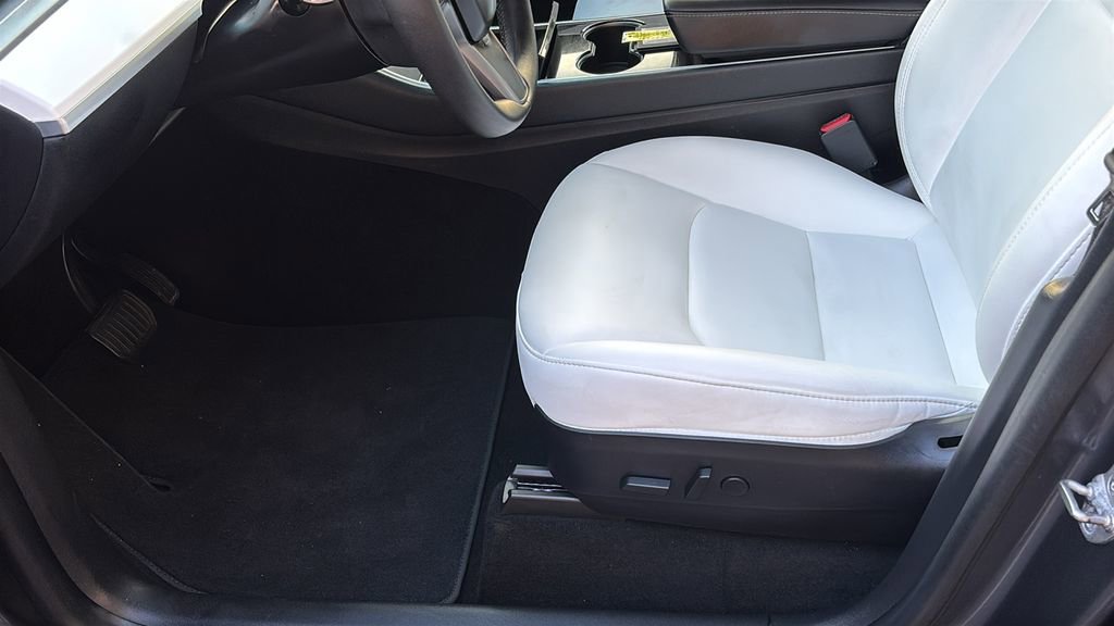 Used 2020 Tesla Model Y Long Range image 23