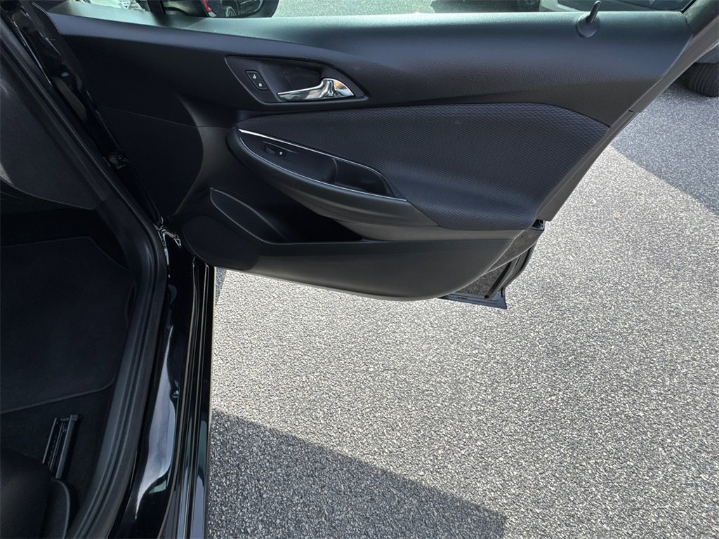 Used 2018 Chevrolet Cruze LT w/ Convenience Package image 14