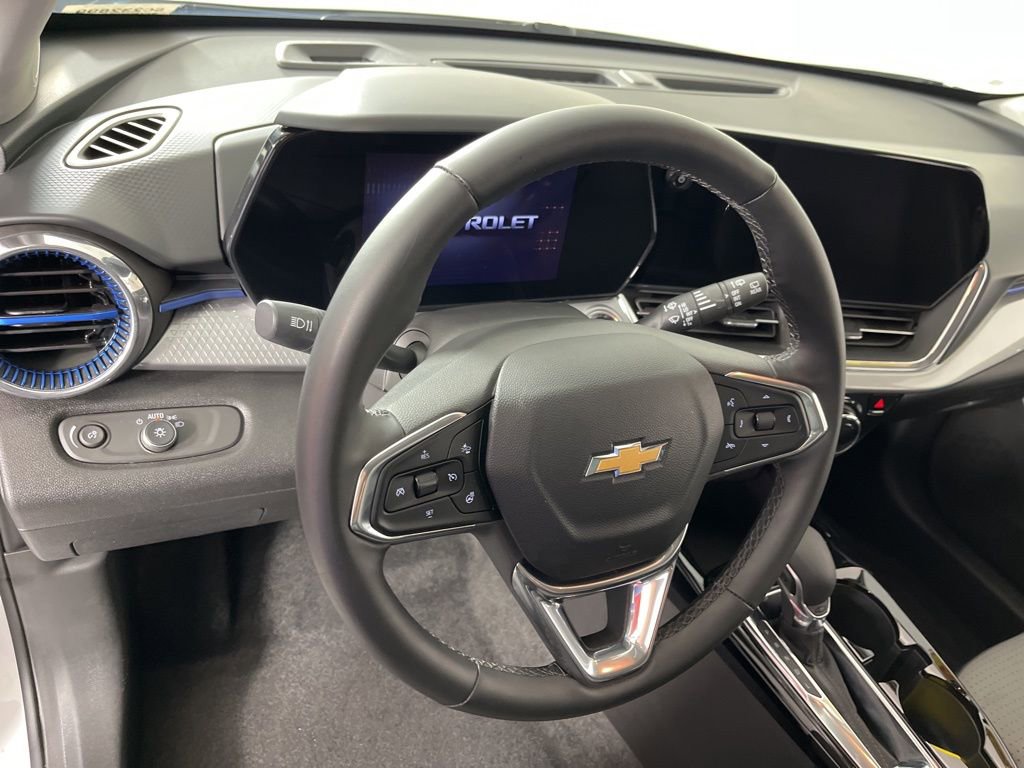 Used 2025 Chevrolet Trax LT w/ LT Convenience Package image 27