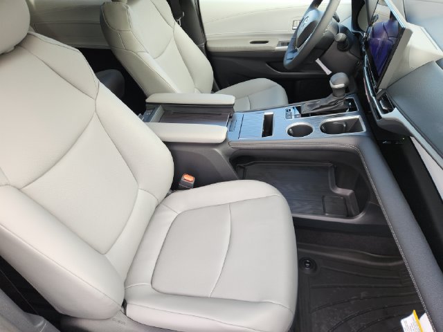 New 2026 Toyota Sienna XLE FWD image 12