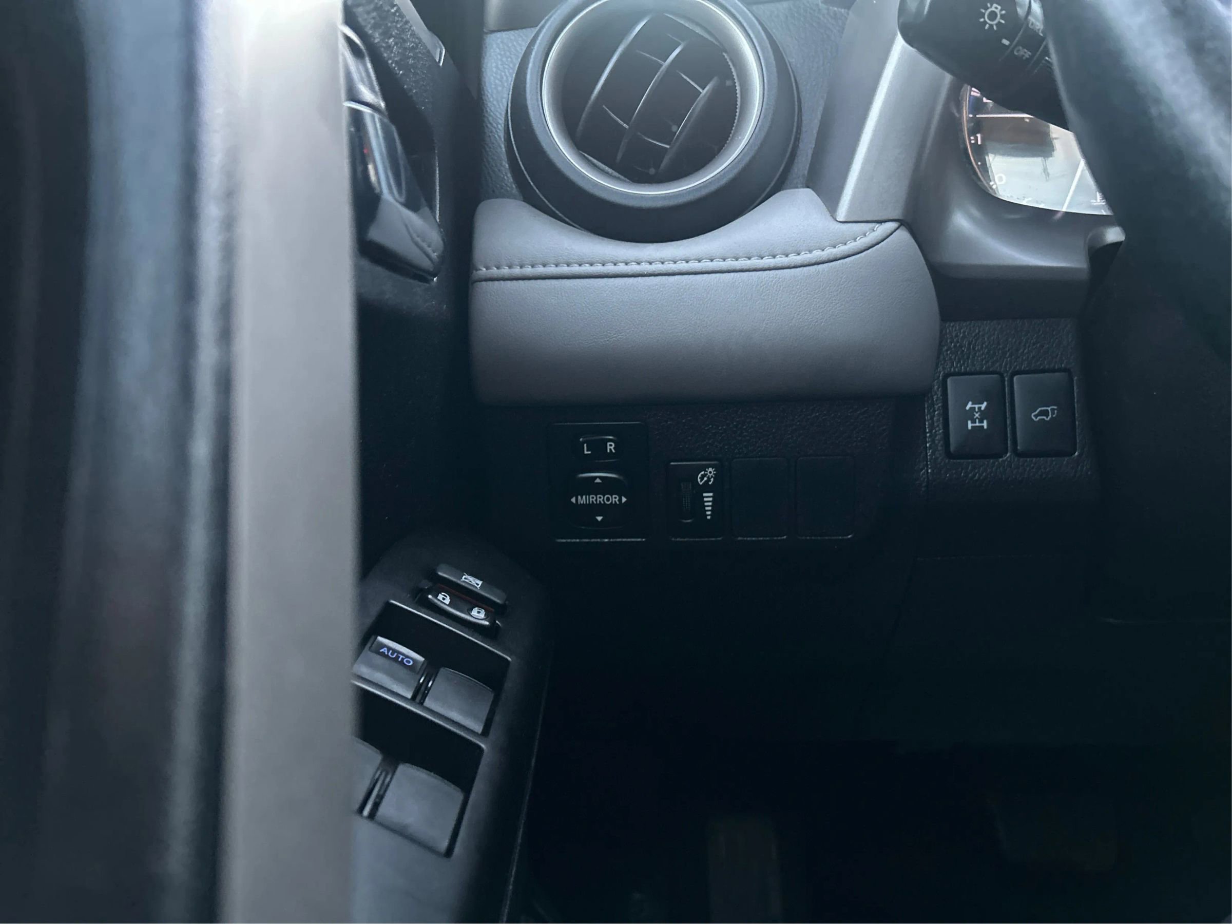 Used 2016 Toyota RAV4 XLE image 29