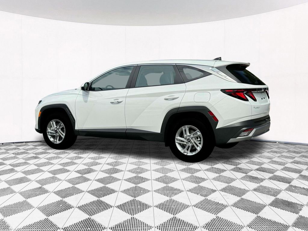 New 2025 Hyundai Tucson SE image 6