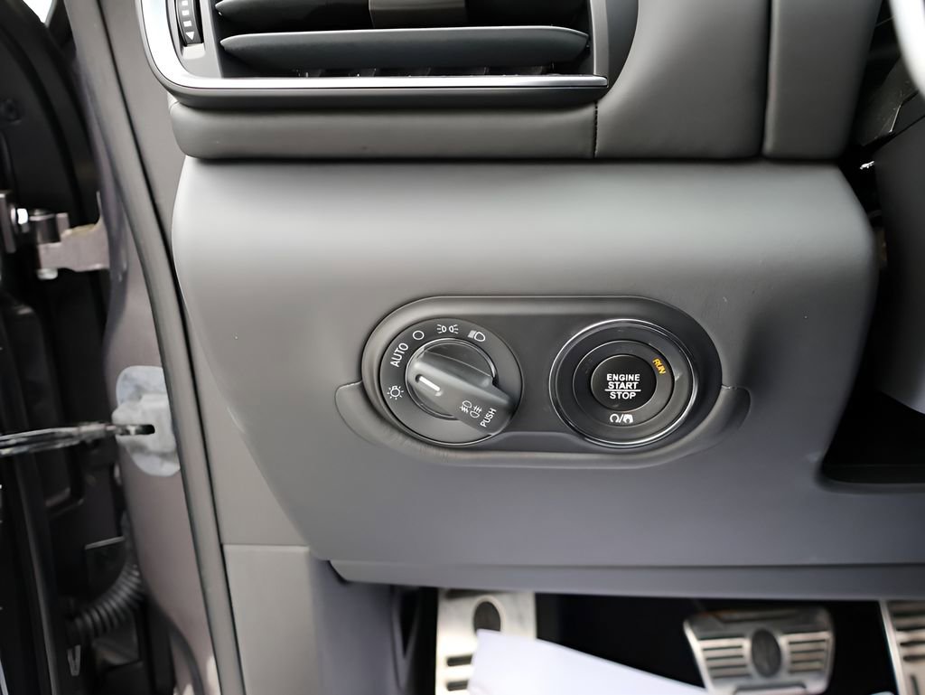 Used 2022 Maserati Levante Modena image 32