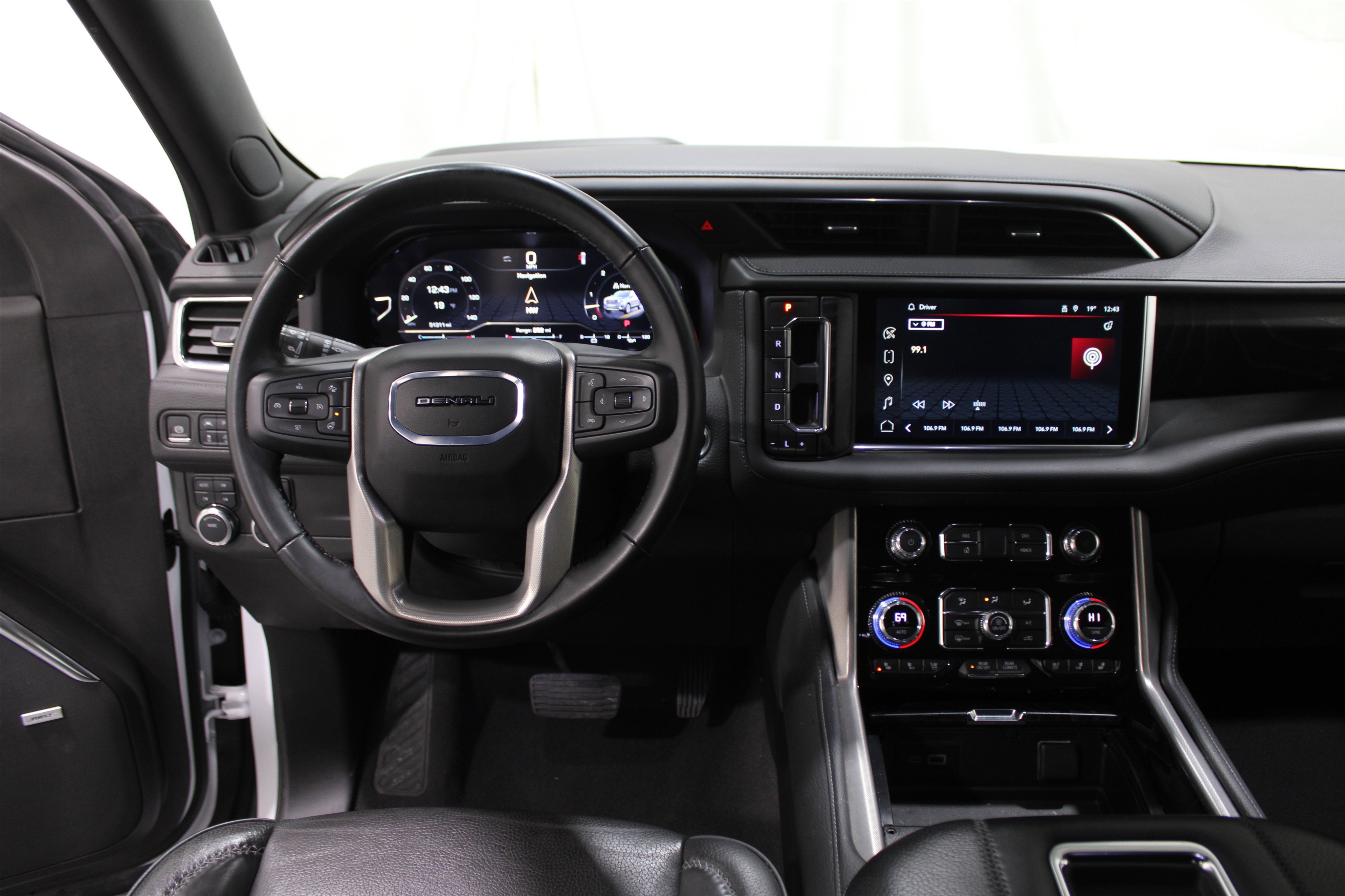 Used 2024 GMC Yukon Denali image 2