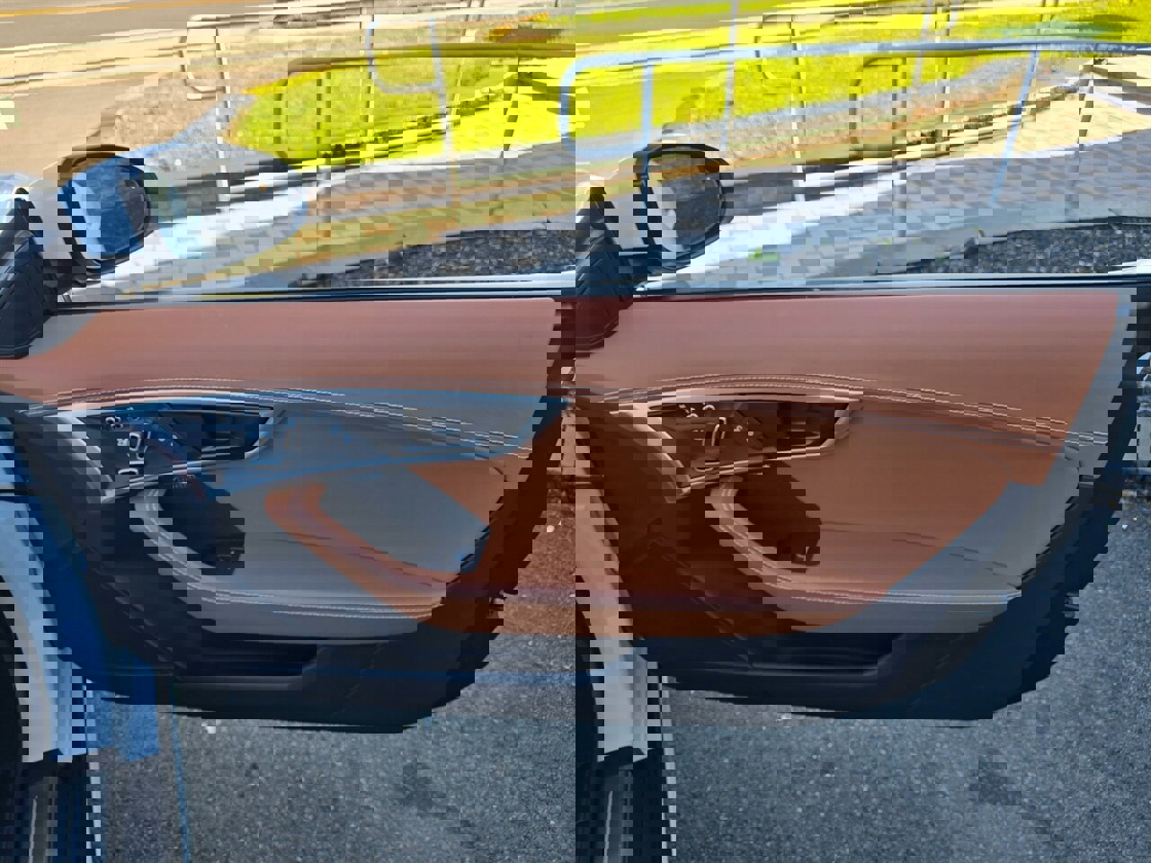 Used 2018 Jaguar F-TYPE R image 25