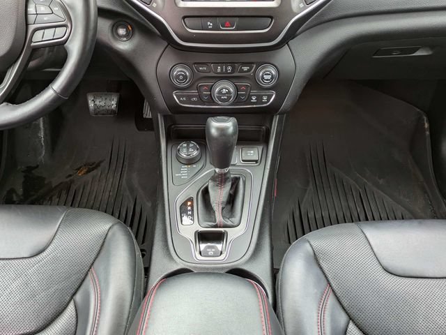 Used 2019 Jeep Cherokee Trailhawk AWD/4WD image 19