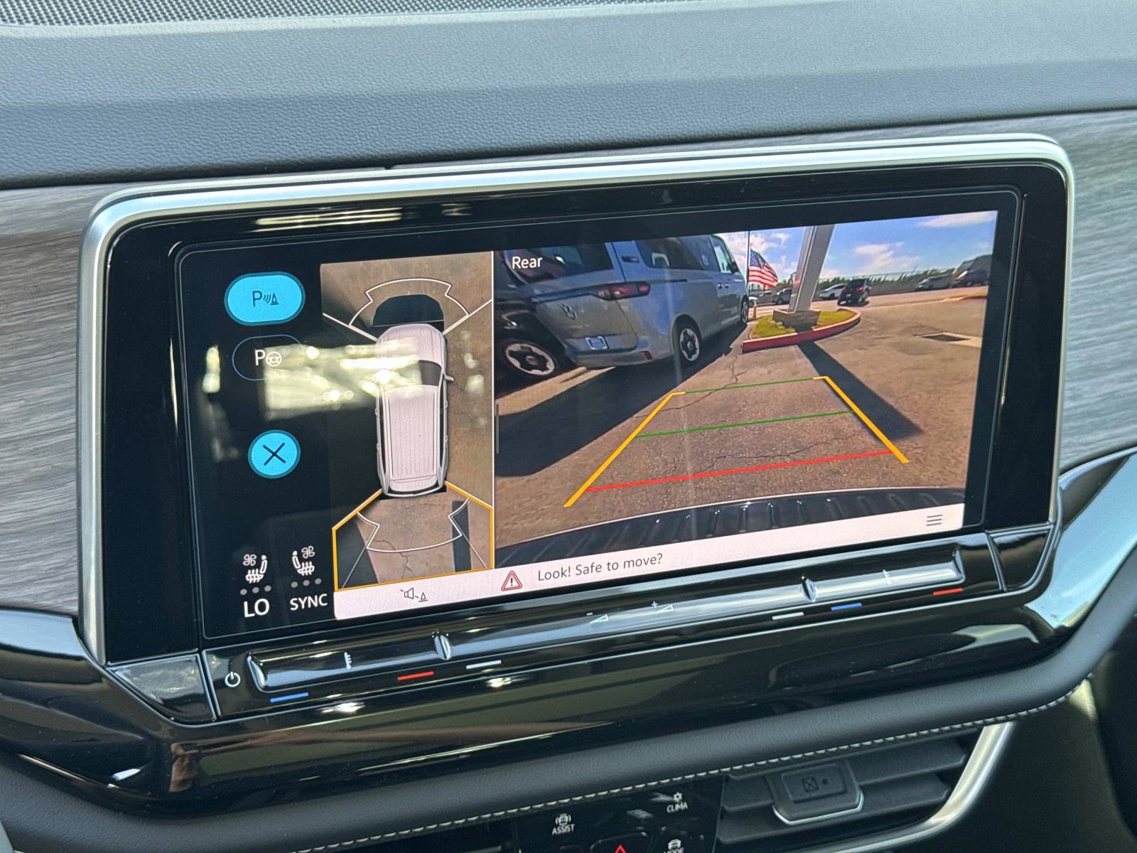 New 2026 Volkswagen Atlas SEL Premium R-Line image 17