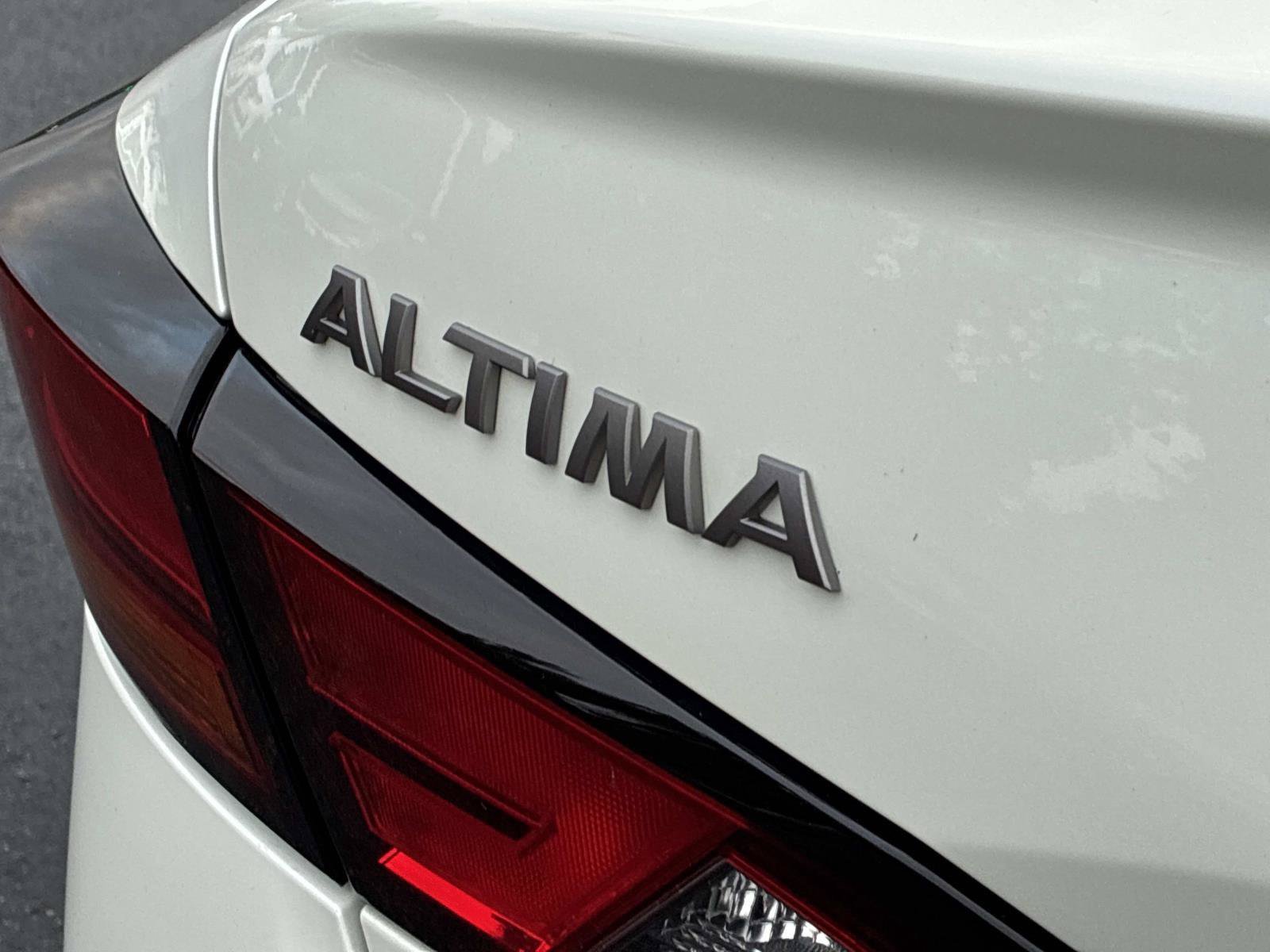 Used 2025 Nissan Altima 2.5 SV AWD/4WD image 14