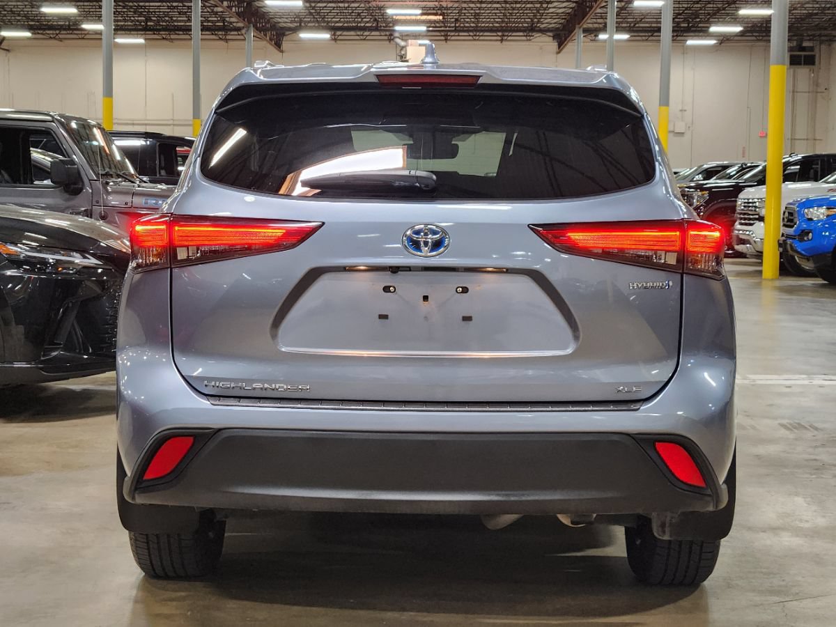 Used 2022 Toyota Highlander XLE AWD/4WD image 10