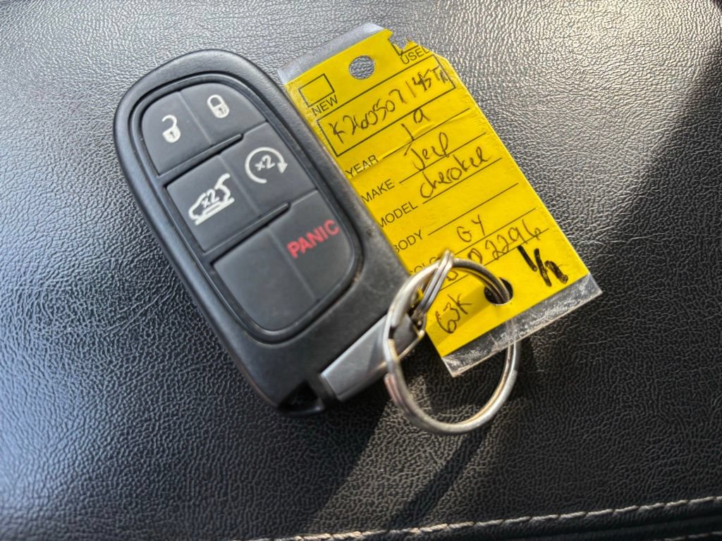 Used 2019 Jeep Cherokee Limited w/ Technology Group AWD/4WD image 42