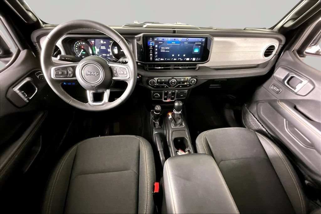 Used 2025 Jeep Wrangler Unlimited Sahara AWD/4WD image 7