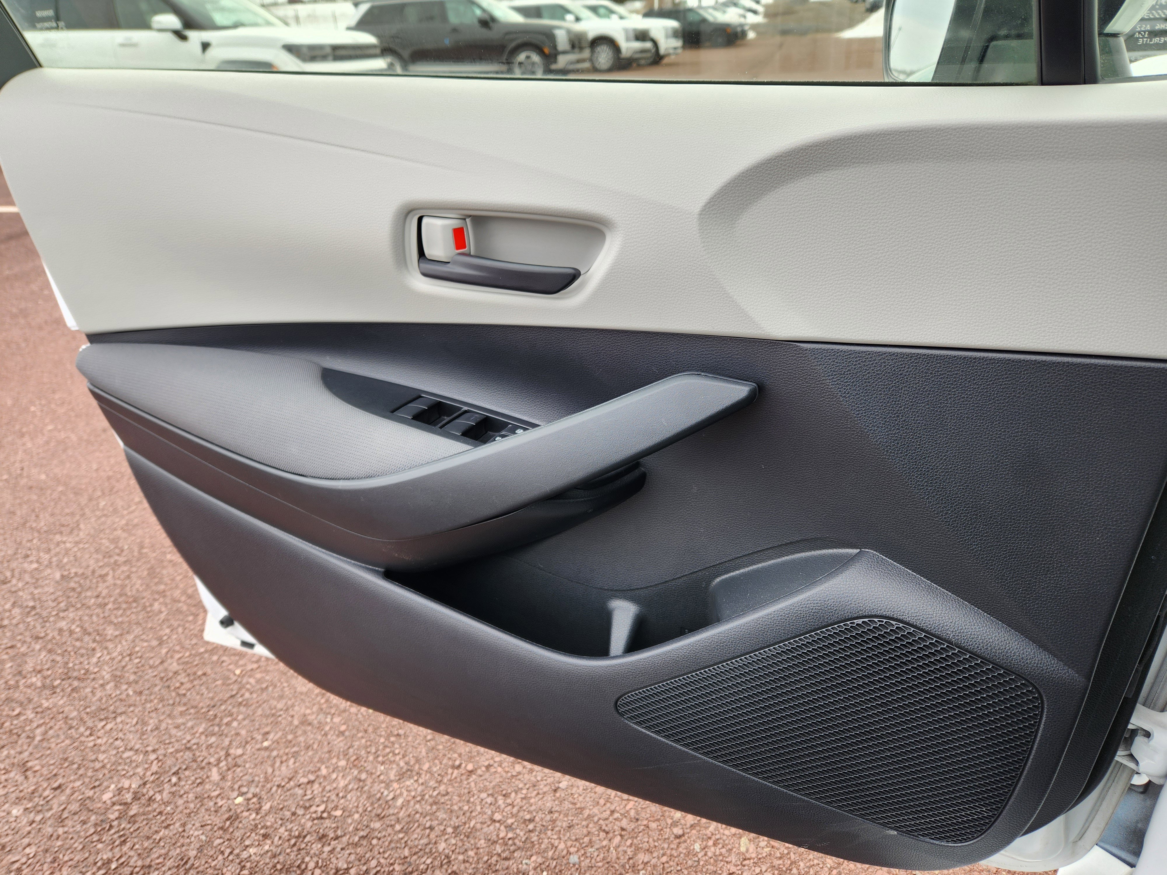 Used 2022 Toyota Corolla LE image 24