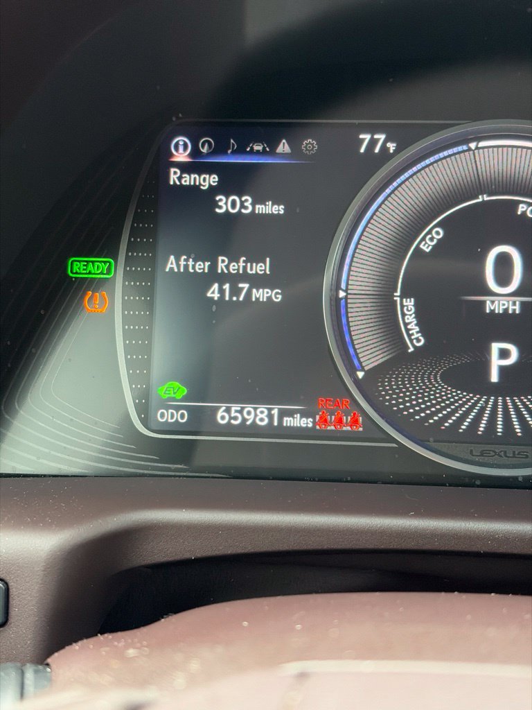 Used 2021 Lexus ES 300h w/ Accessory Package FWD image 2