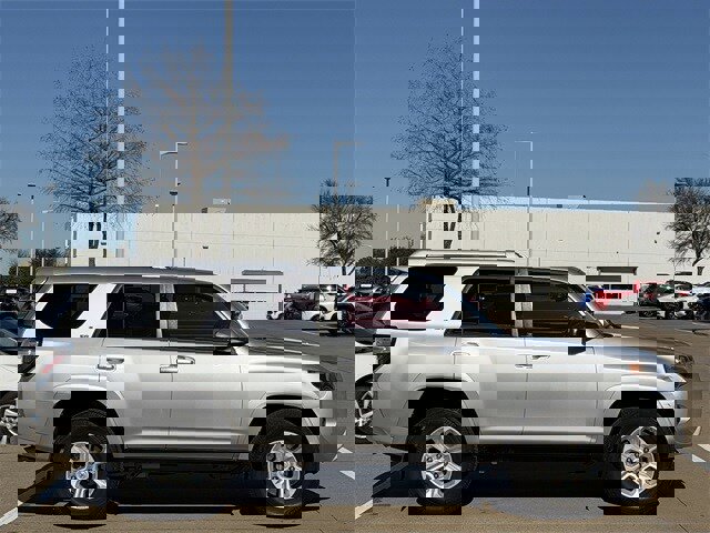 Used 2014 Toyota 4Runner SR5 image 3