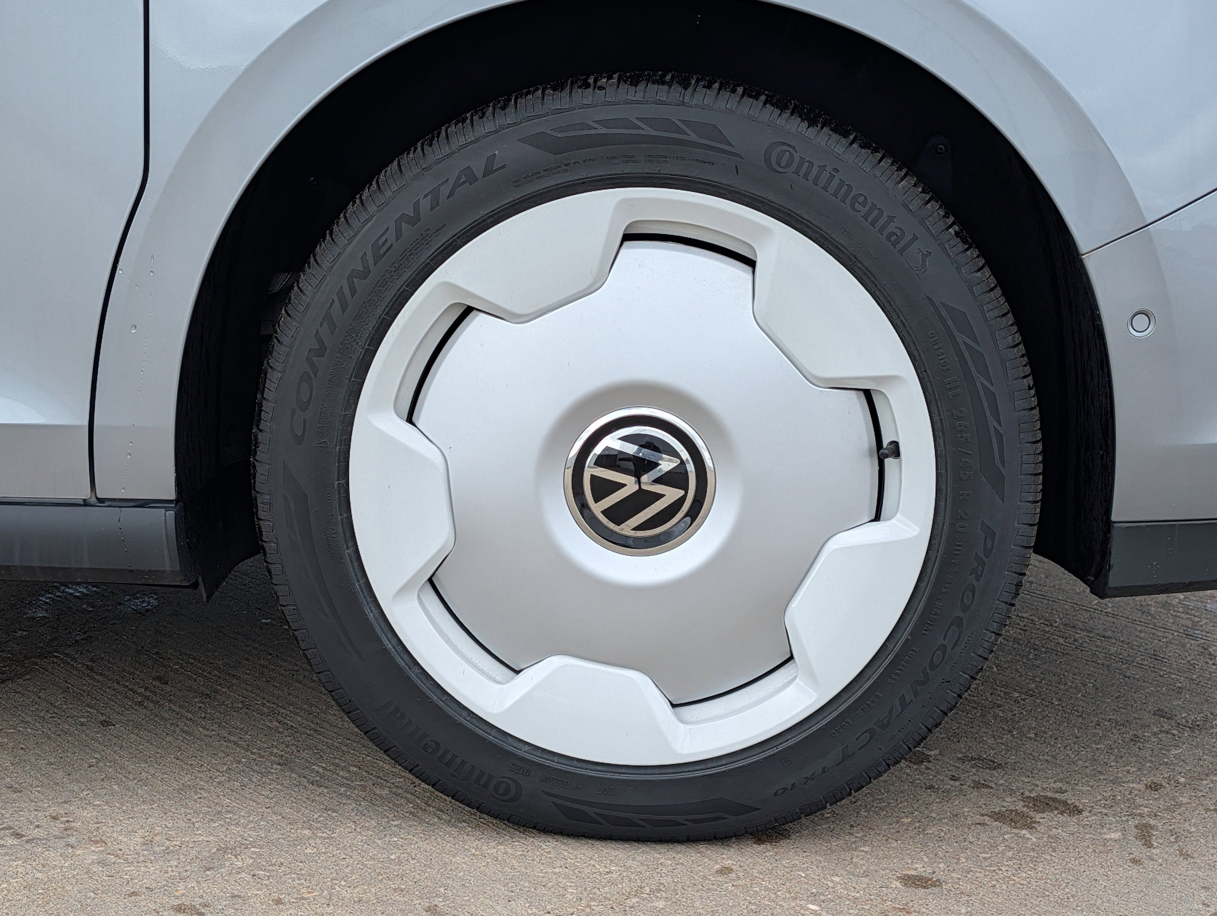 New 2025 Volkswagen ID. Buzz 1st Edition AWD/4WD image 3