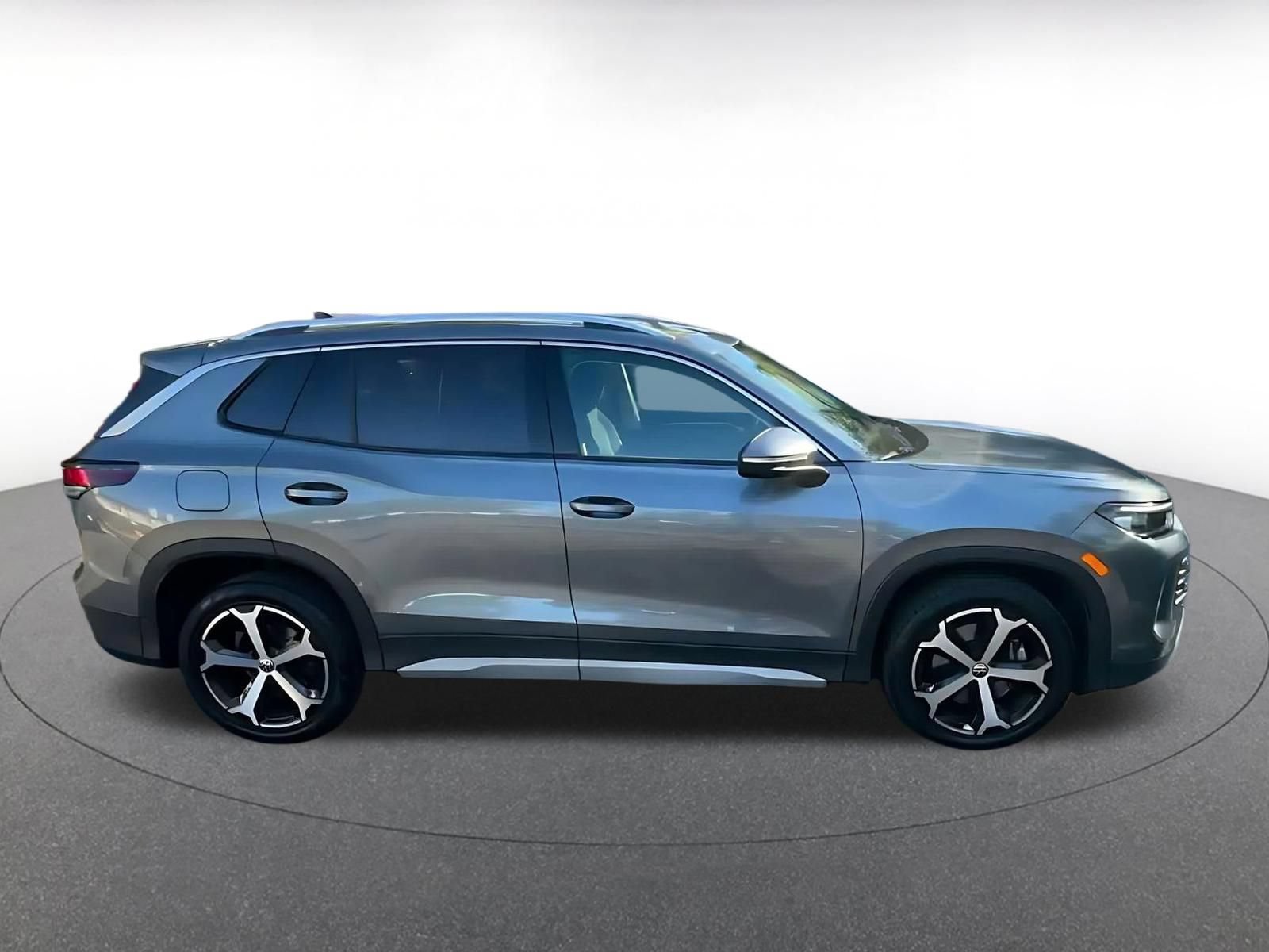 Used 2026 Volkswagen Tiguan SE AWD/4WD image 15